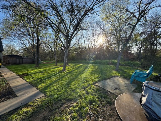 511 Emma Street, Grandview, TX 76050