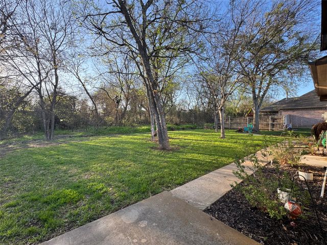 511 Emma Street, Grandview, TX 76050