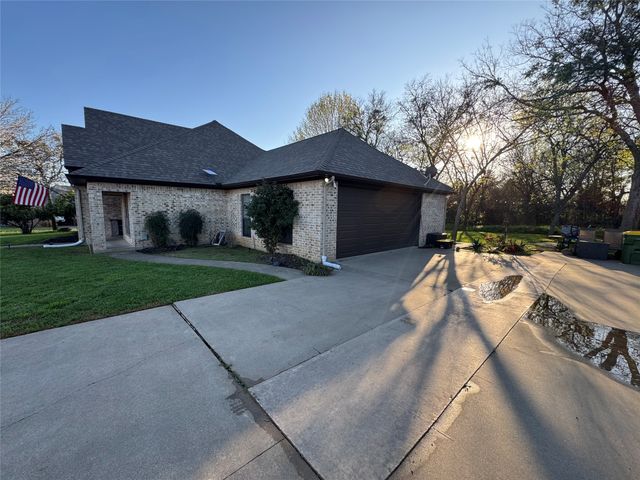 511 Emma Street, Grandview, TX 76050