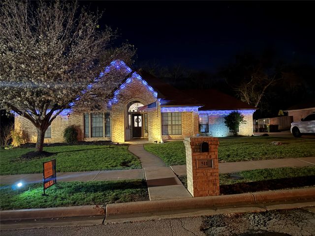 511 Emma Street, Grandview, TX 76050