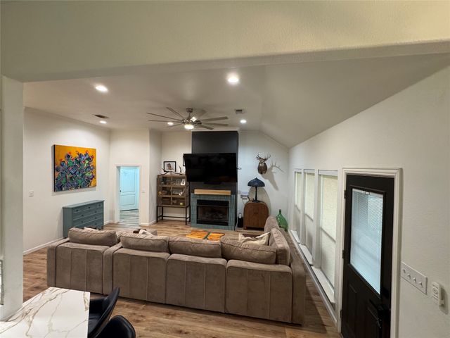 511 Emma Street, Grandview, TX 76050