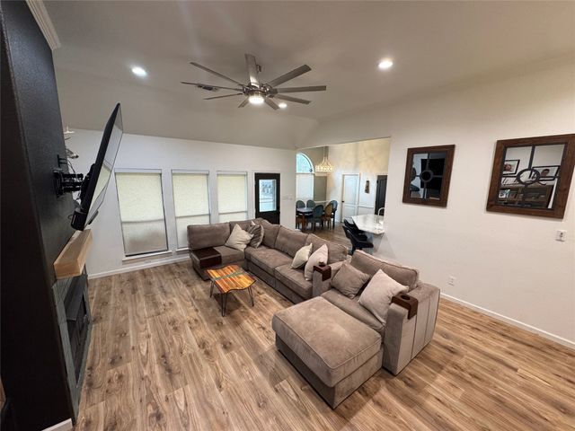 511 Emma Street, Grandview, TX 76050