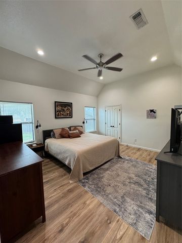 511 Emma Street, Grandview, TX 76050