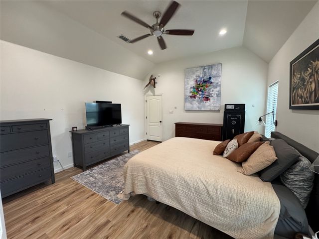 511 Emma Street, Grandview, TX 76050