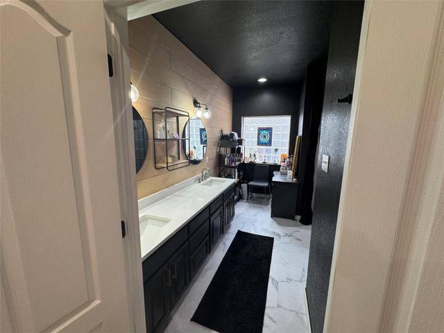 511 Emma Street, Grandview, TX 76050