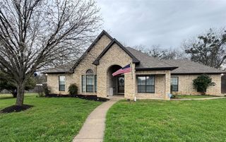 511 Emma Street, Grandview, TX 76050