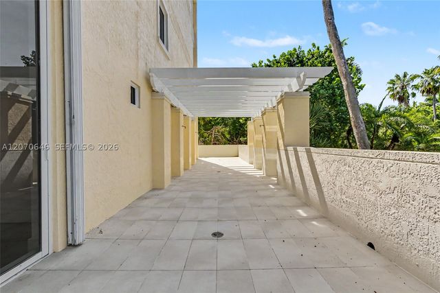731 Crandon Blvd 208, Key Biscayne, FL 33149