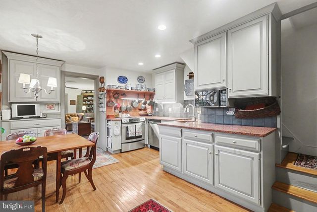 136 W POMFRET ST, Carlisle, PA 17013