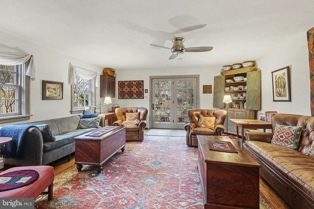 136 W POMFRET ST, Carlisle, PA 17013