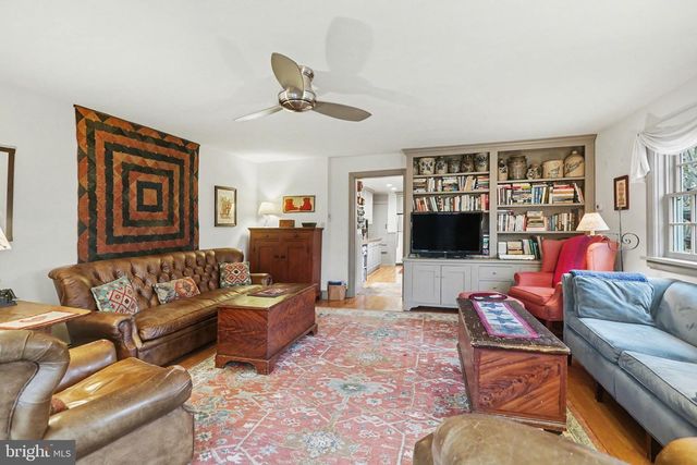 136 W POMFRET ST, Carlisle, PA 17013