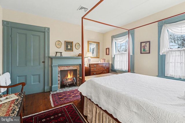 136 W POMFRET ST, Carlisle, PA 17013