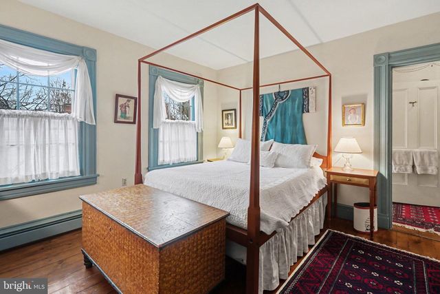 136 W POMFRET ST, Carlisle, PA 17013