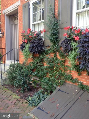 136 W POMFRET ST, Carlisle, PA 17013