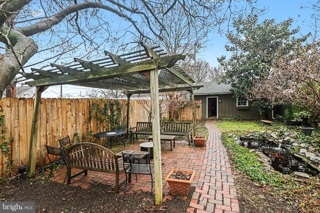 136 W POMFRET ST, Carlisle, PA 17013