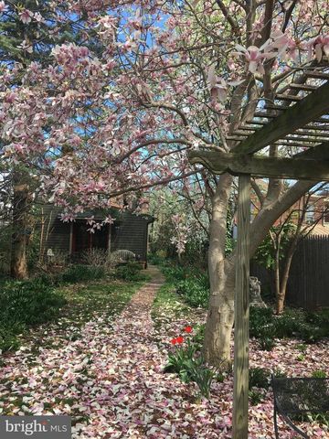 136 W POMFRET ST, Carlisle, PA 17013