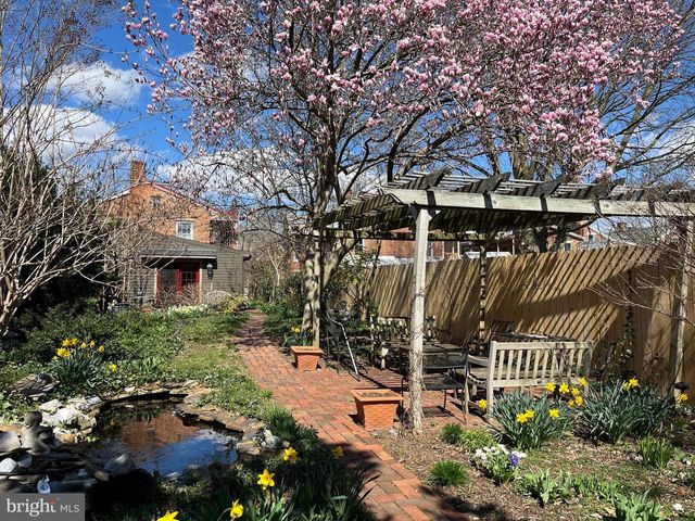 136 W POMFRET ST, Carlisle, PA 17013