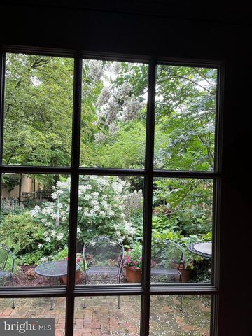 136 W POMFRET ST, Carlisle, PA 17013