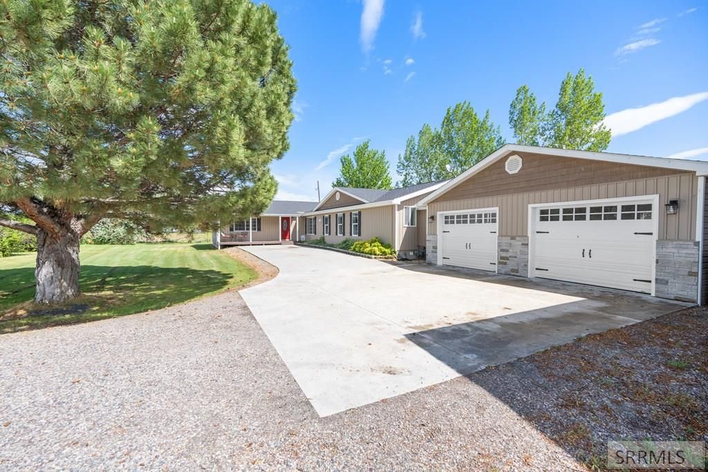 Image 2 of property listing at 853 900 N, Shelley, ID 83274