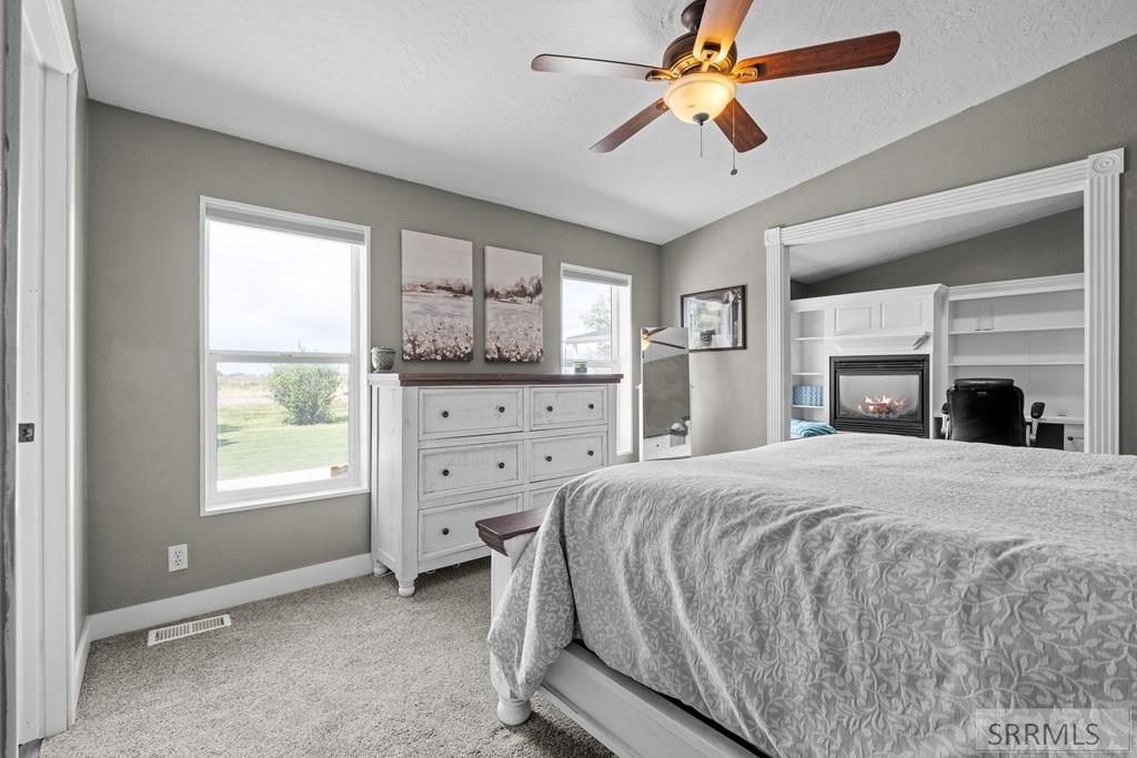 Image 27 of property listing at 853 900 N, Shelley, ID 83274