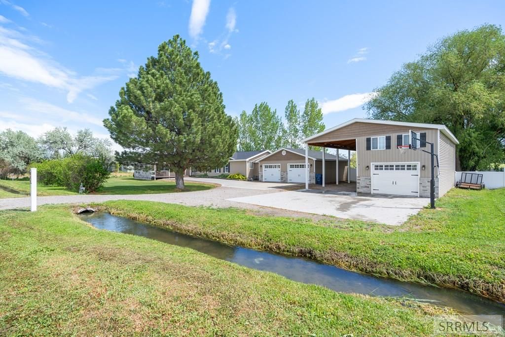 Image 3 of property listing at 853 900 N, Shelley, ID 83274
