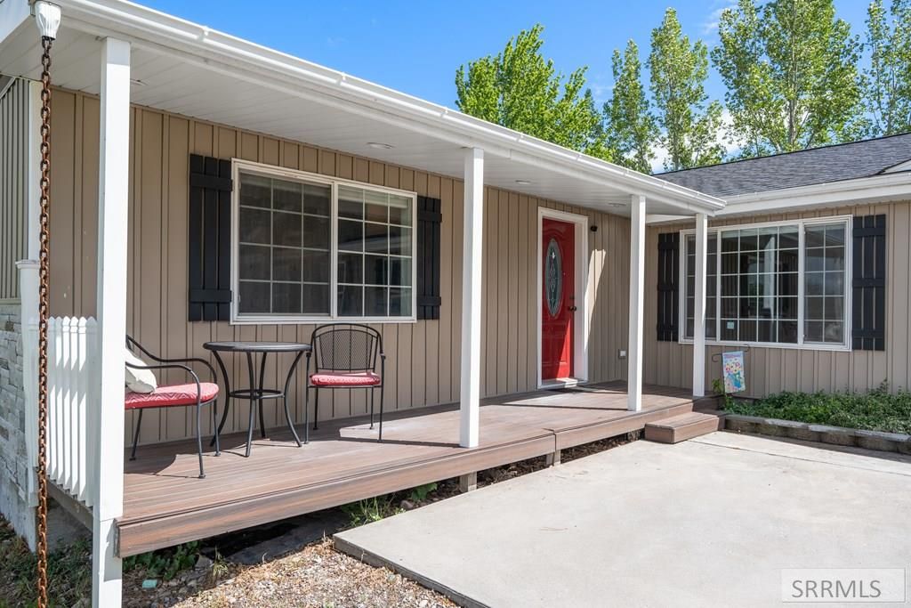 Image 4 of property listing at 853 900 N, Shelley, ID 83274