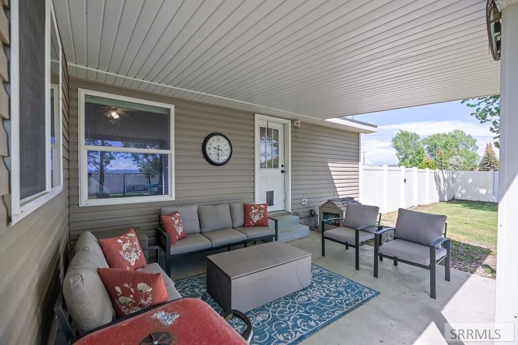 Image 59 of property listing at 853 900 N, Shelley, ID 83274