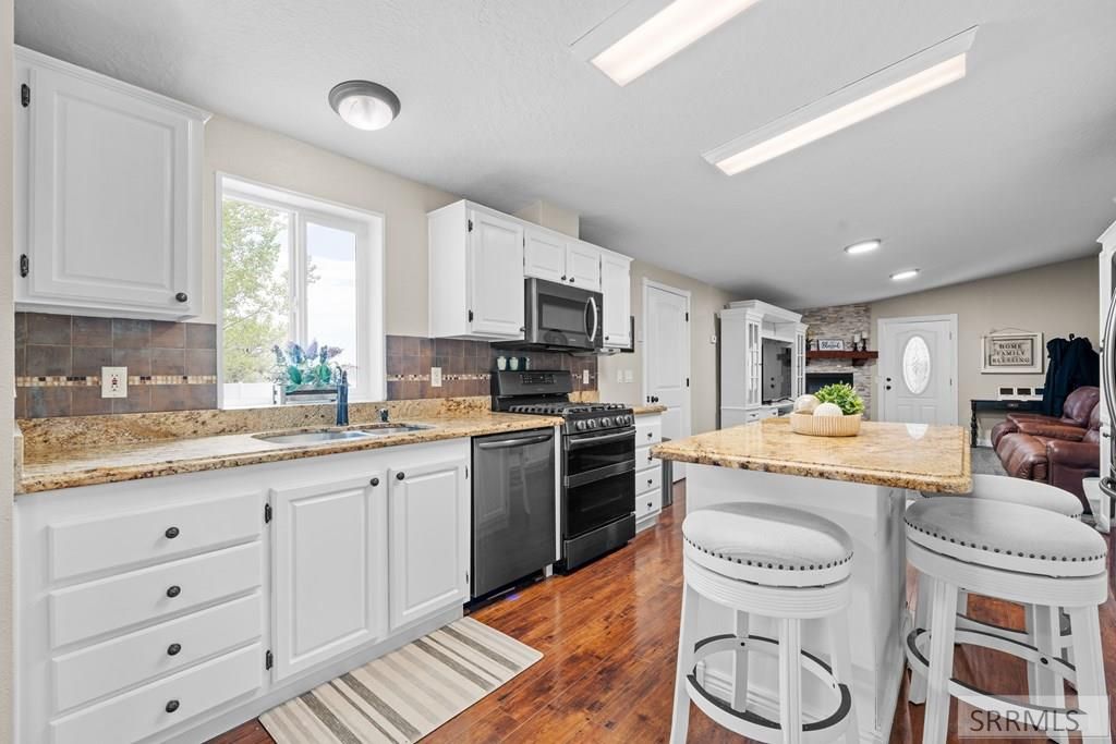 Image 9 of property listing at 853 900 N, Shelley, ID 83274