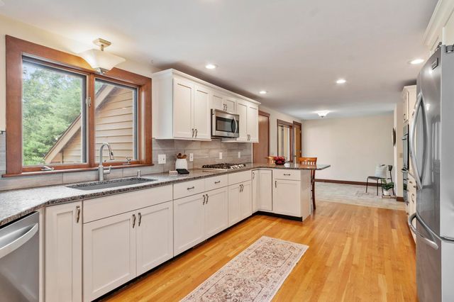 18 Windsor Boulevard, Londonderry, NH 03053