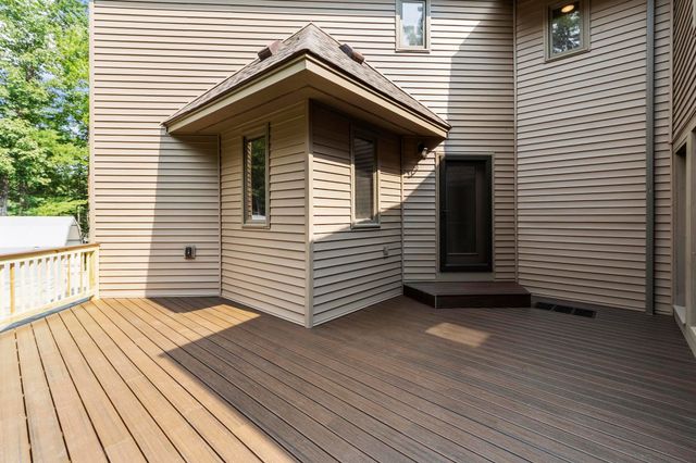 18 Windsor Boulevard, Londonderry, NH 03053