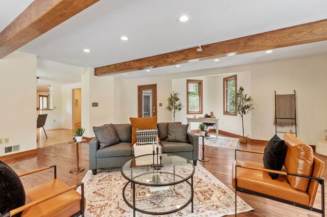 18 Windsor Boulevard, Londonderry, NH 03053
