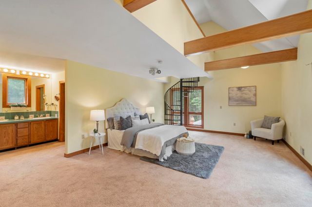18 Windsor Boulevard, Londonderry, NH 03053