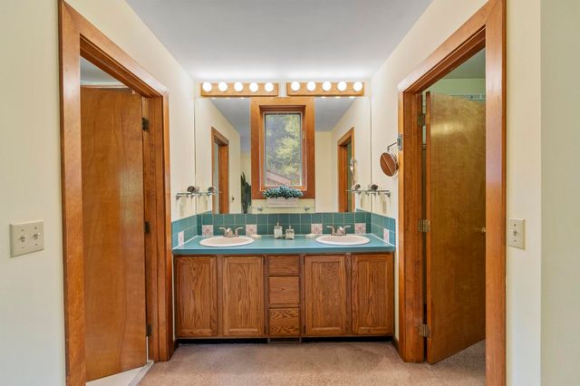 18 Windsor Boulevard, Londonderry, NH 03053