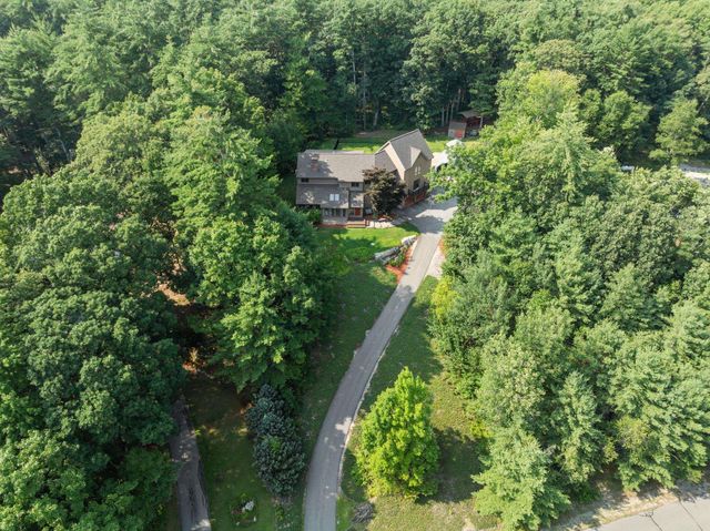 18 Windsor Boulevard, Londonderry, NH 03053
