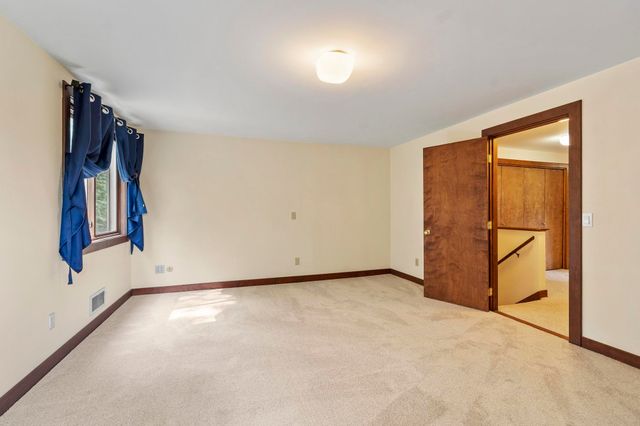 18 Windsor Boulevard, Londonderry, NH 03053
