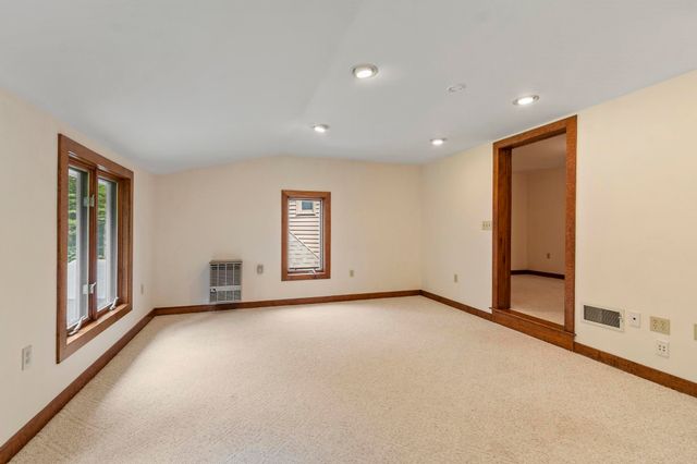 18 Windsor Boulevard, Londonderry, NH 03053