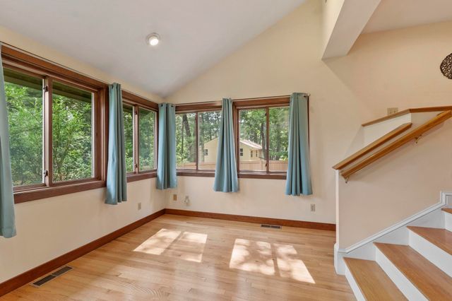 18 Windsor Boulevard, Londonderry, NH 03053