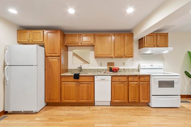 18 Windsor Boulevard, Londonderry, NH 03053