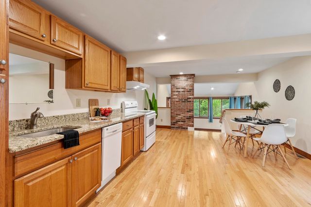 18 Windsor Boulevard, Londonderry, NH 03053