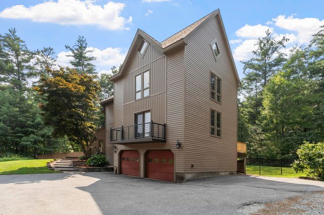 18 Windsor Boulevard, Londonderry, NH 03053