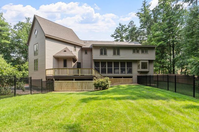 18 Windsor Boulevard, Londonderry, NH 03053