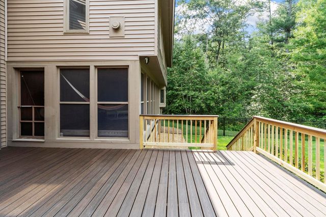 18 Windsor Boulevard, Londonderry, NH 03053