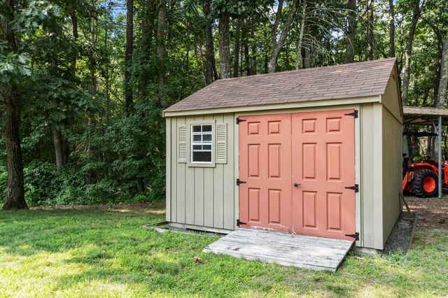 18 Windsor Boulevard, Londonderry, NH 03053
