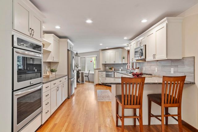 18 Windsor Boulevard, Londonderry, NH 03053
