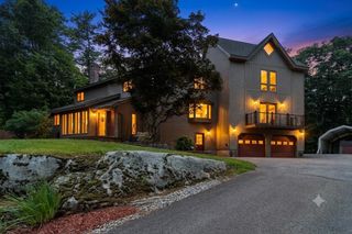 18 Windsor Boulevard, Londonderry, NH 03053