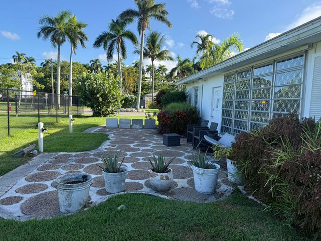 651 Oak Street, Boynton Beach, FL 33435