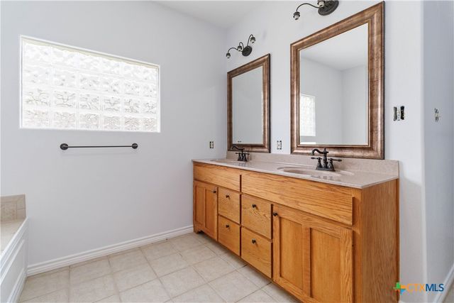 208 Firestone Drive, Marble Falls, TX 78654