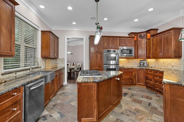 11018 Lake Windcrest, Magnolia, TX 77354