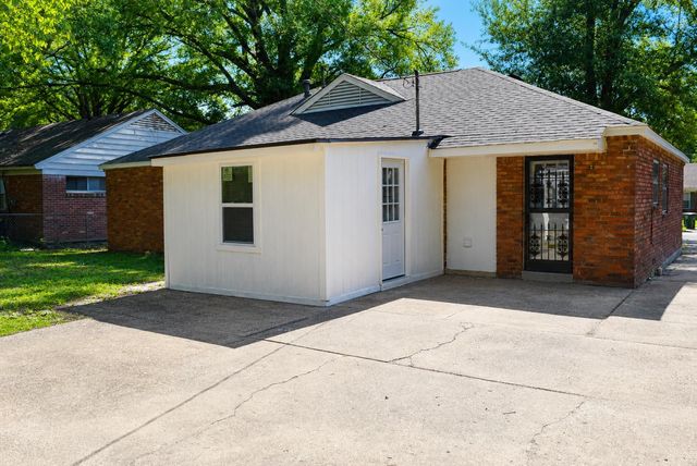 1880 CORNELIA LN, Memphis, TN 38117