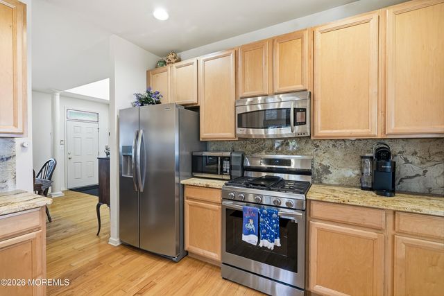 5 Holly Manor Court, Helmetta, NJ 08828