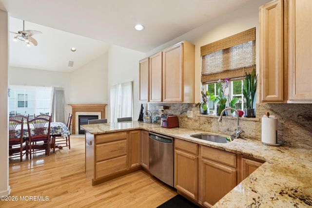 5 Holly Manor Court, Helmetta, NJ 08828
